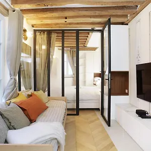 Le Marais By Prestige , Paris France